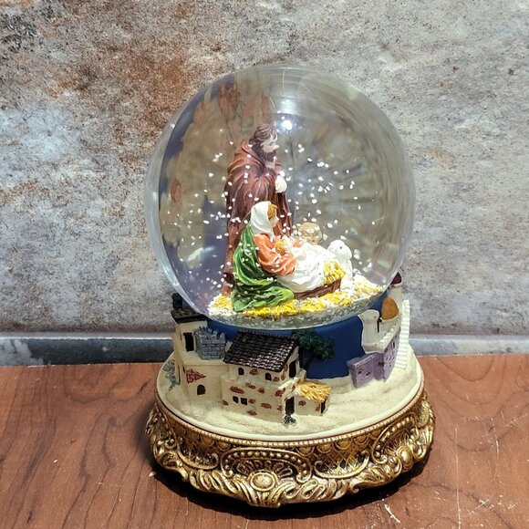Manger Scene Water Globe Music Box Plays Joy To The World - Picture 11 of 13